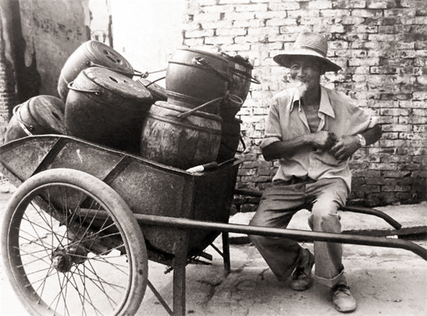 他是北京“掏粪霸主”，曾强占36条粪道，买下数百多套房子