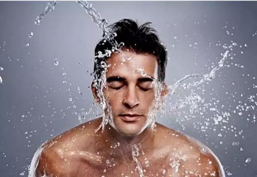 男士们快丢掉手中的大宝吧!告别烂脸,你得这么护肤!