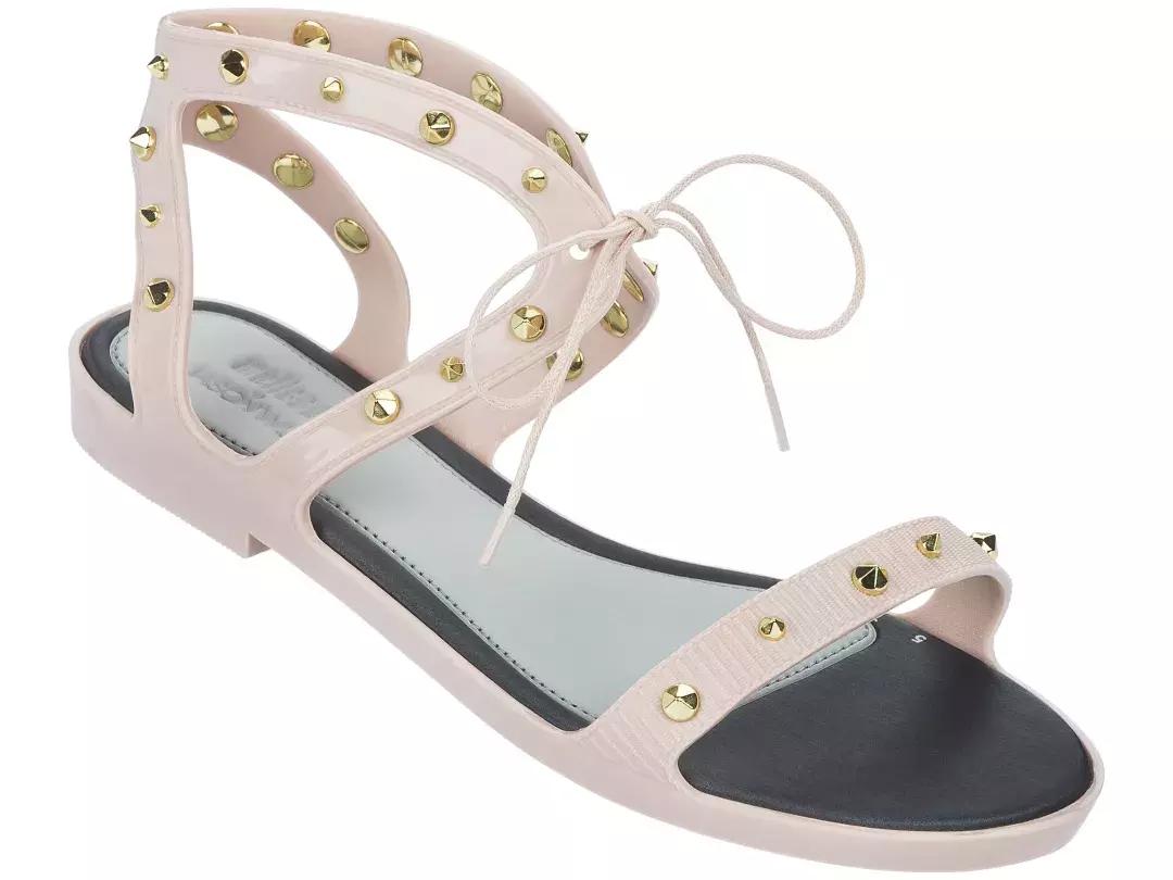 凯瑞姆、扎哈都有为梅丽莎设计过塑料鞋？没错，而且还怪好看的！