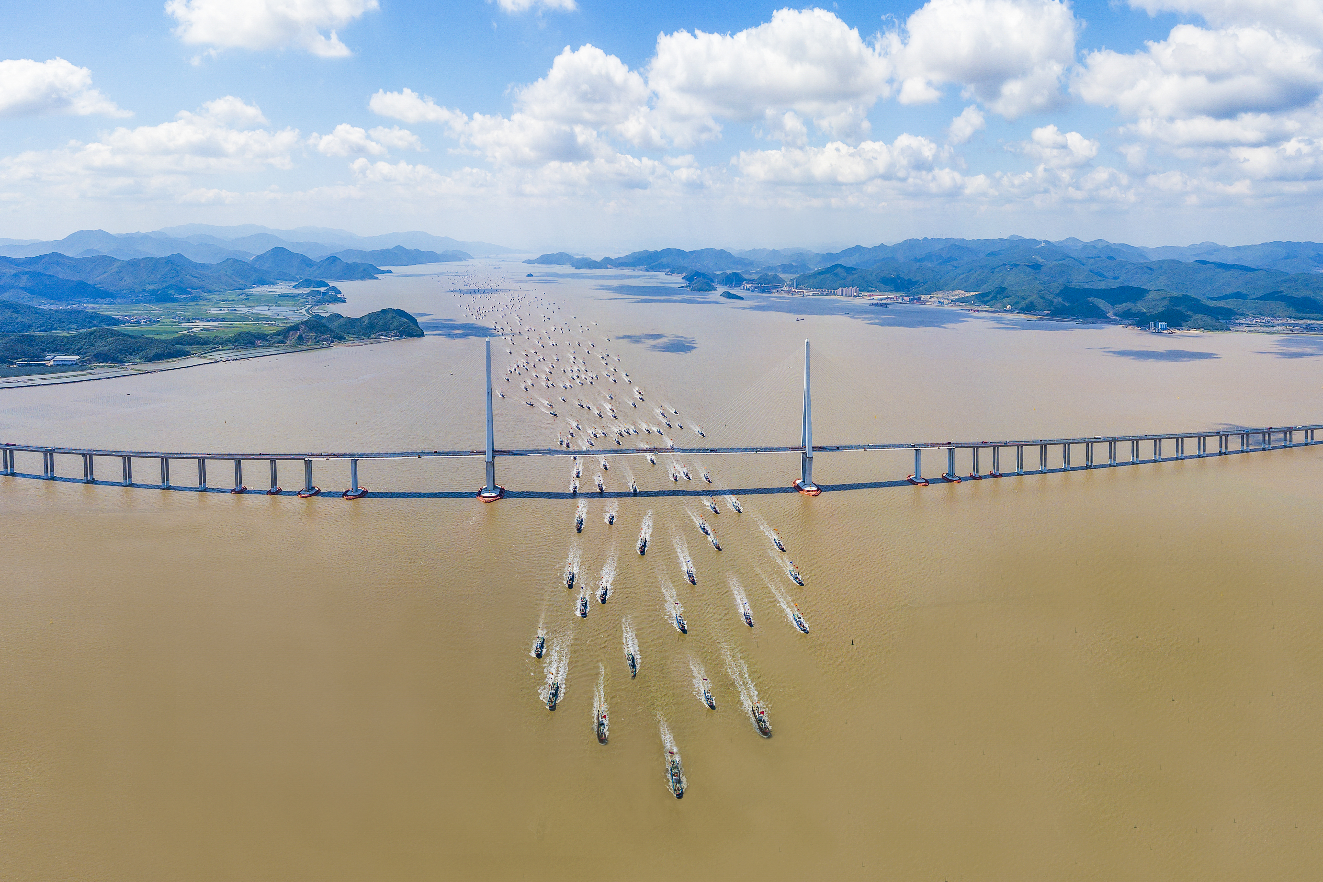 中国第一渔村渔船,中国第一大渔港开海画面