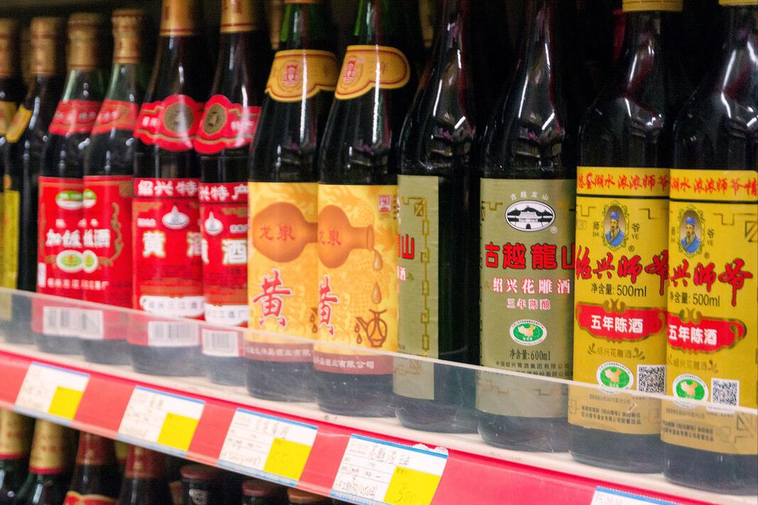 买黄酒还是果酒好,买黄酒区分酿造还是勾兑