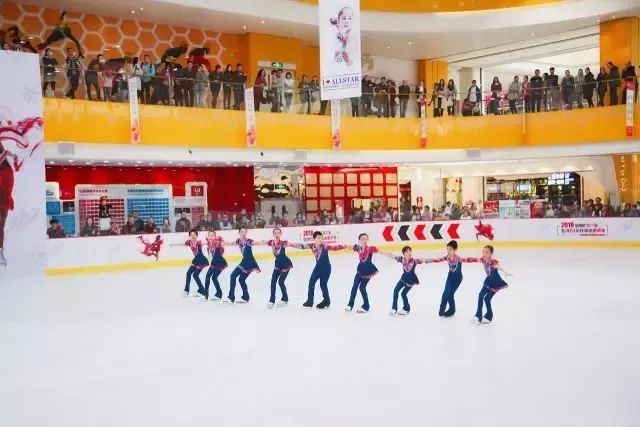 在家门口的商场里，看世界级冰上运动直播比赛