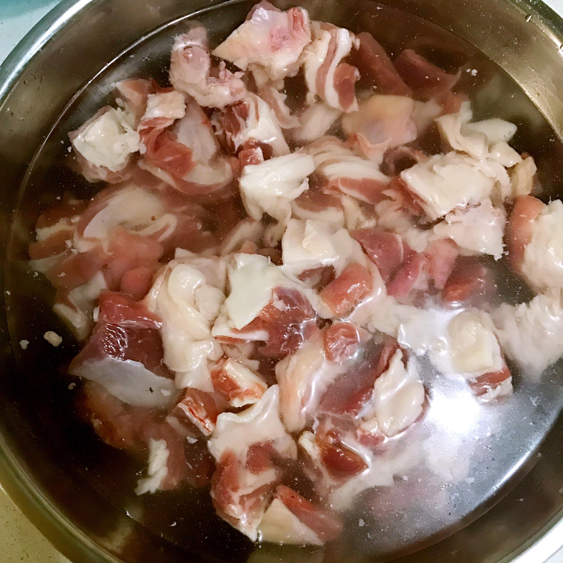 烧烤师傅教你零基础烤羊肉串,买直接串好的羊肉串怎么烤