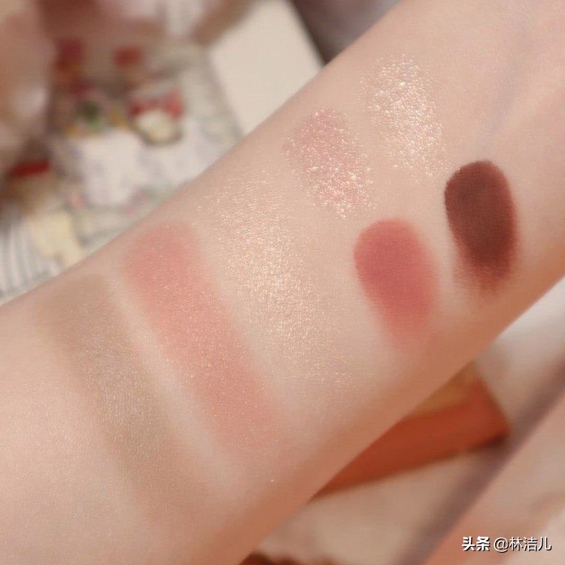 周冬雨单眼皮小眼睛怎么画眼妆,周冬雨眼睛同款放大妆