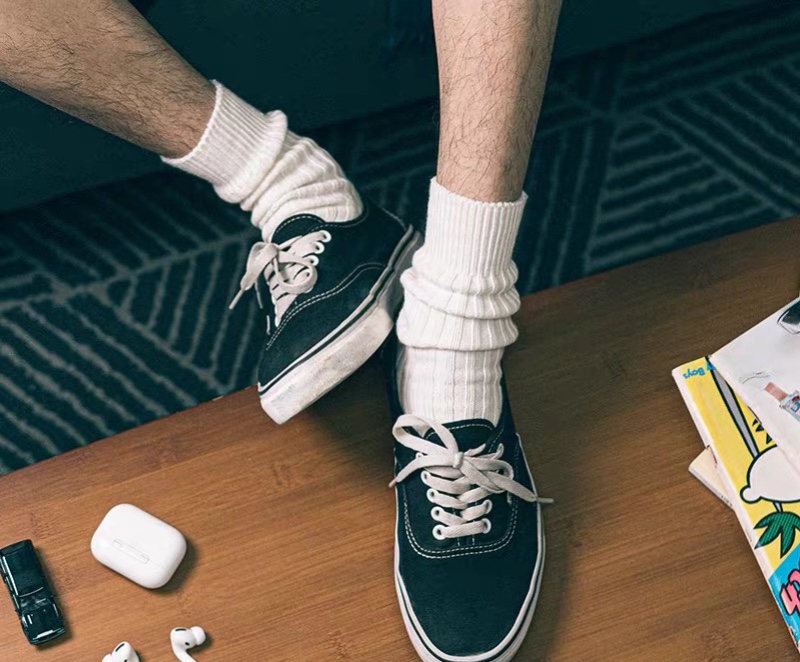 长腿袜怎么穿才更漂亮呢,今年流行的连脚袜穿搭