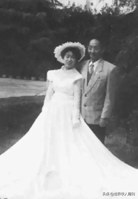 老人哭泣送别袁隆平,夫人泪目送别袁隆平