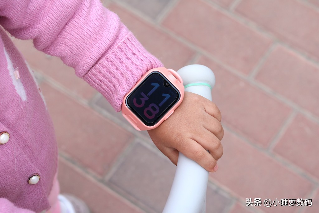 小米推出米兔儿童学习手表4,功能强大到没朋友,899元值得买吗?