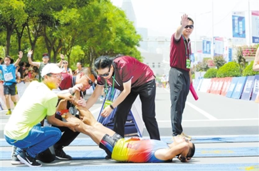 马拉松抽筋如何在行进中恢复,跑半程马拉松为什么总容易抽筋