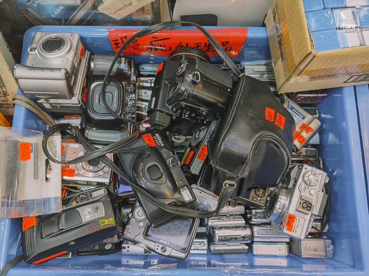 我在旧货市场淘了一天「电子垃圾」，这里是熟男的精神博物馆