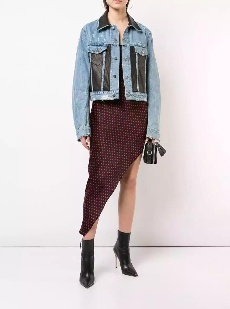 翻翻衣柜,整理衣柜翻到多年前穿的衣服