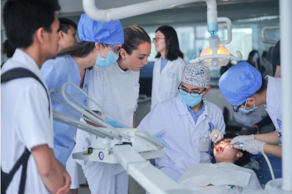 国家卫健委“点名”，坐拥无数“中国第一”，揭秘四川大学“王牌”学院！