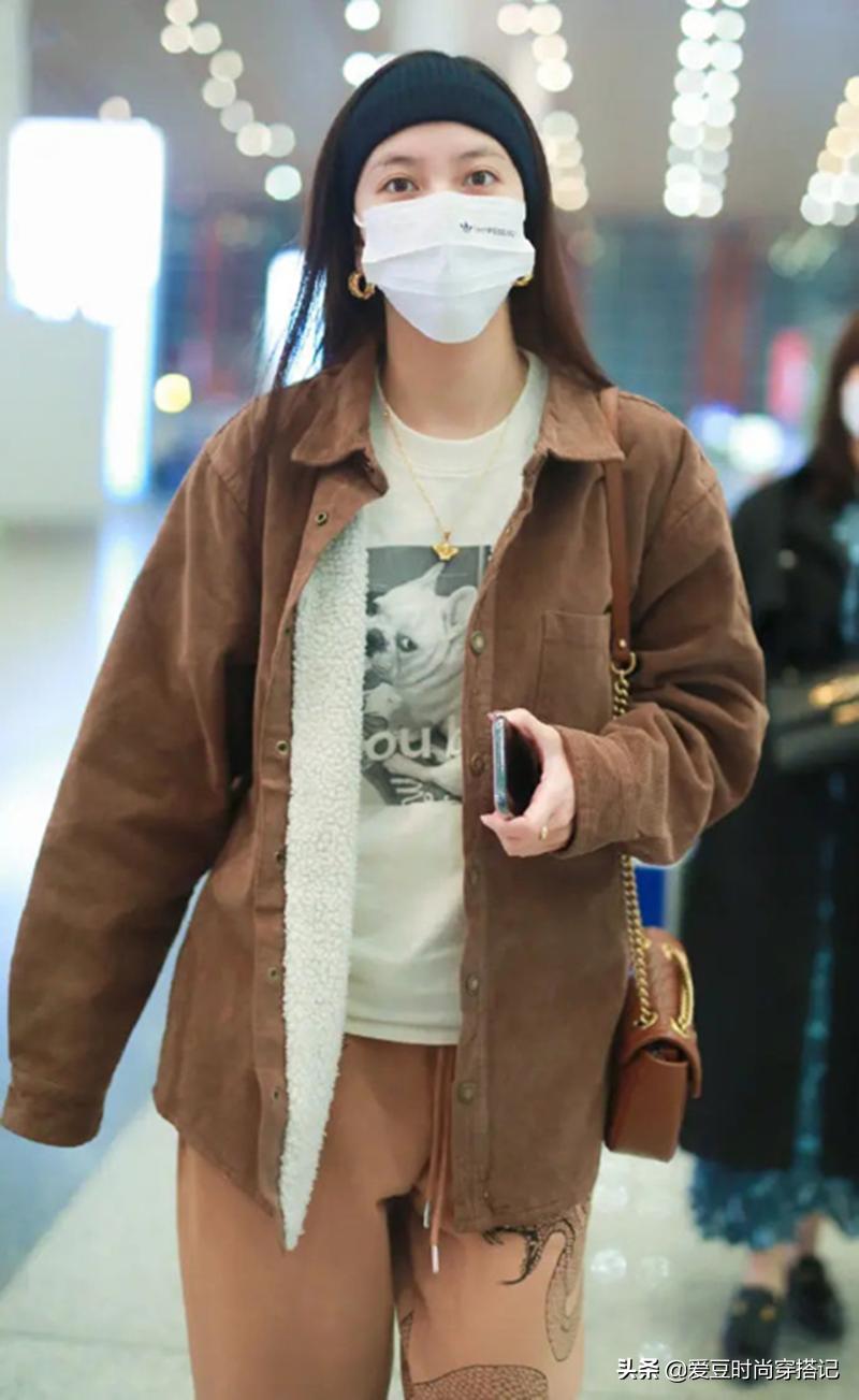 穿上显“穷”的灯芯绒，却受明星偏爱，宋茜配的这一套就十分出众