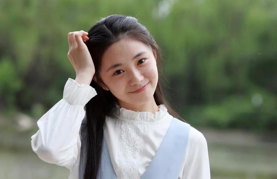 张艺谋到底有多宠刘浩存,刘浩存张艺谋悬崖之上采访