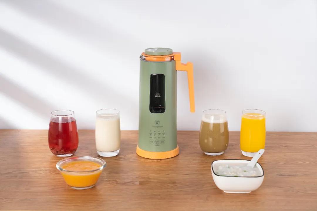 会生活的人，家里都会有这样一个多功能的豆浆果汁搅拌机