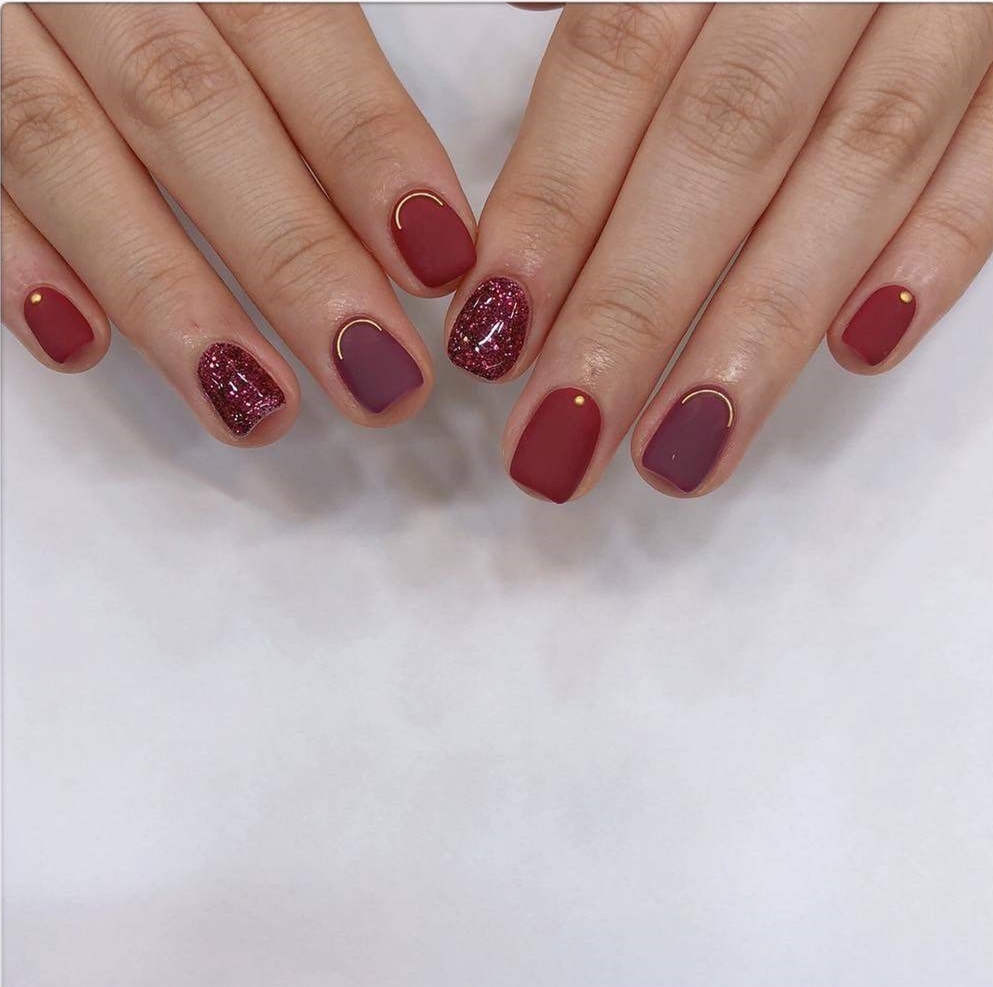 仙气女神范的红色亮片美甲，给你的“红指甲”加点仙气吧！