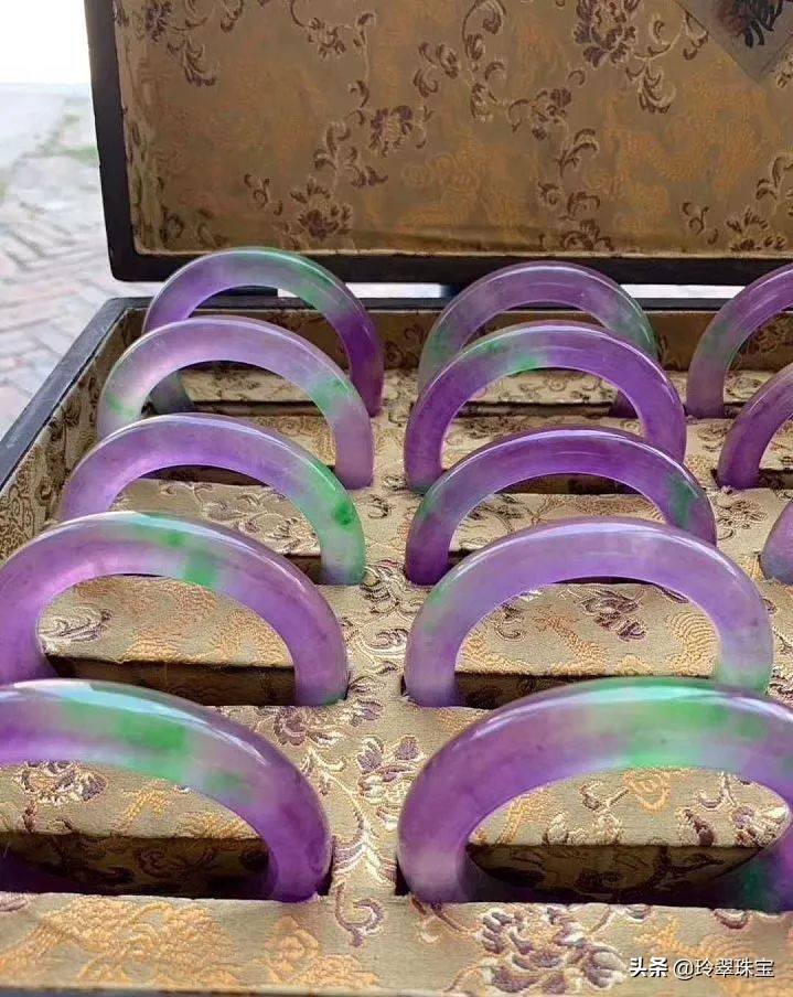 1000块的翡翠阳绿吊坠值得买吗,翡翠玉石购买平台