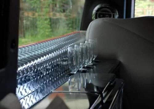 改装的六座豪华商务车,改装豪华七座商务车