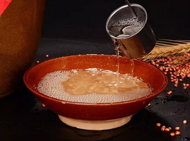 酒精酒与纯粮酒的区别方法,专家讲解粮食酒和酒精酒的区别