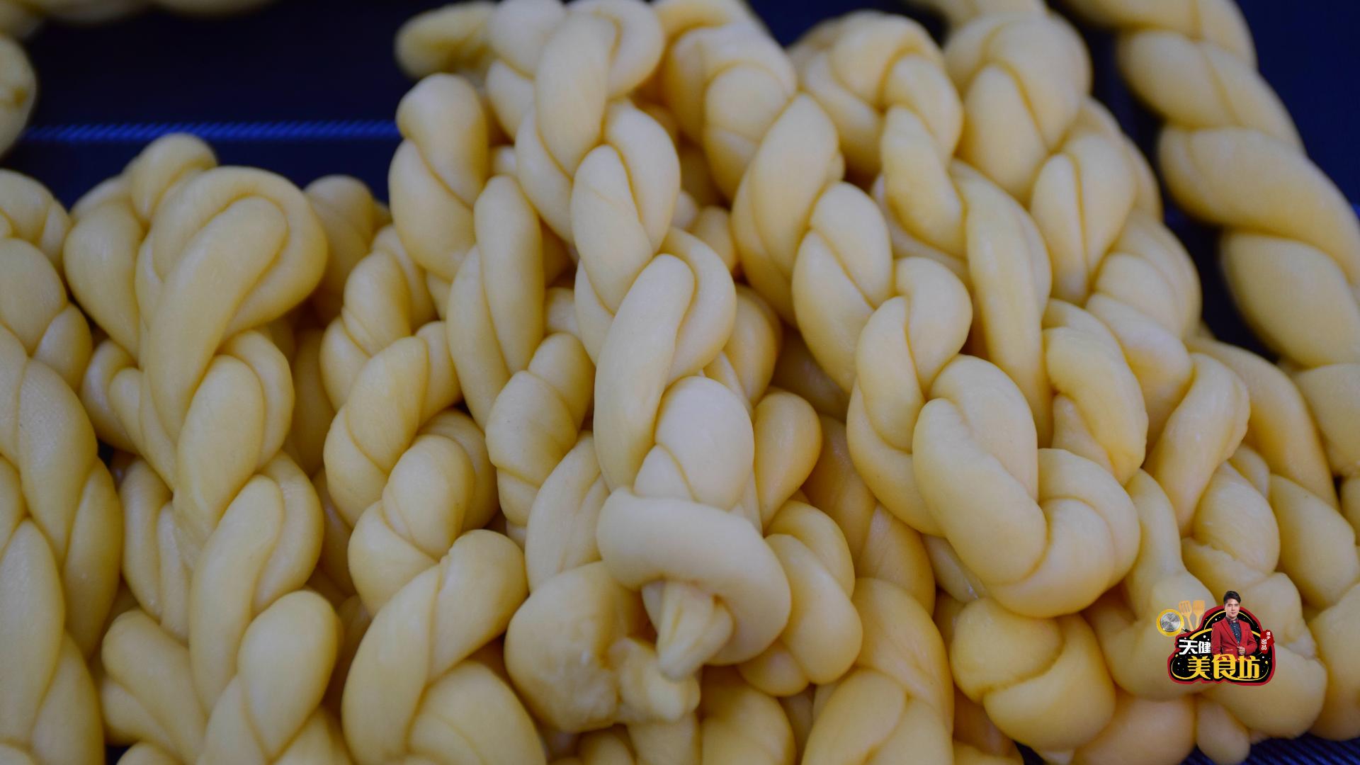 麻花怎么做好吃又酥脆视频,麻花怎么做好吃又简单酥脆