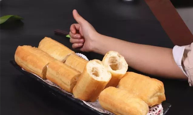 早餐面食技术培训油条配方,早餐店油条做法和配方的全过程