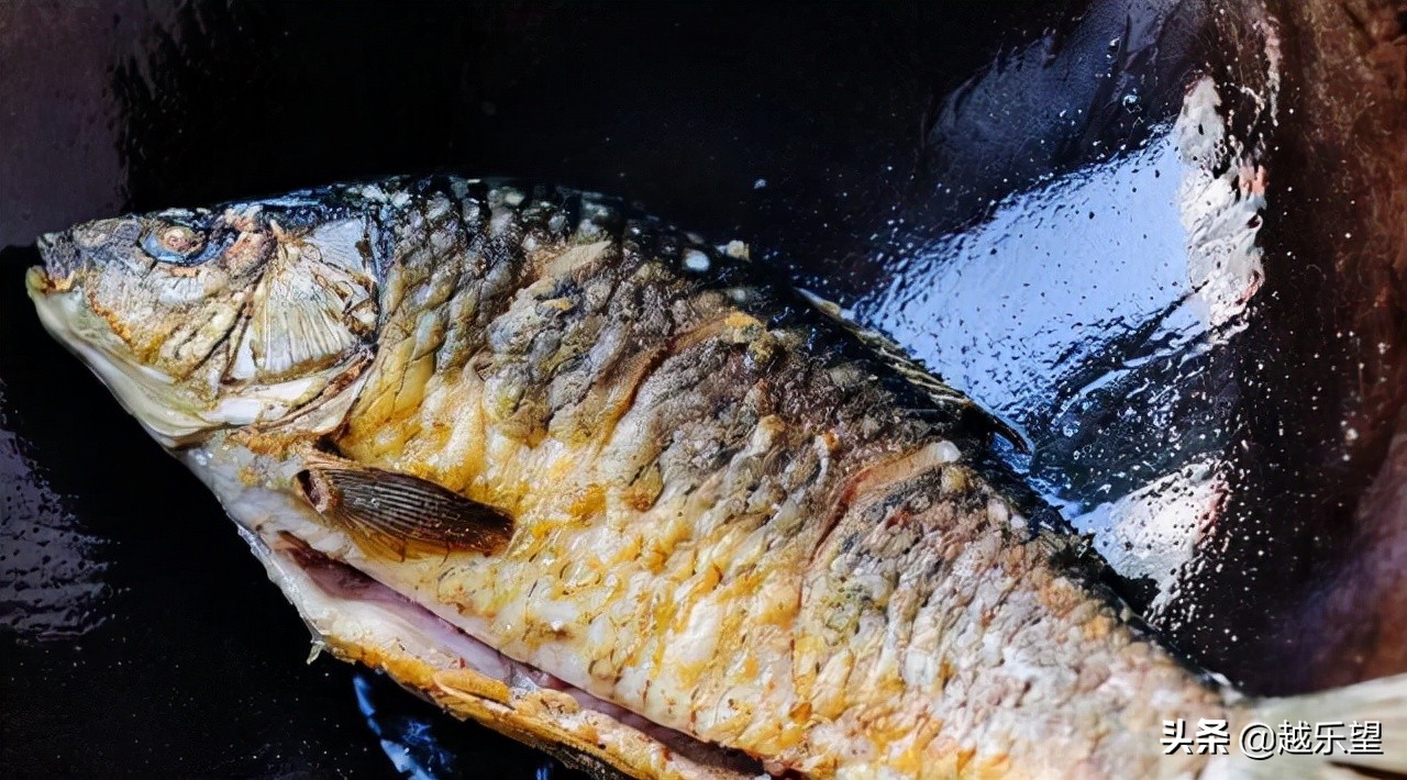 煎鱼怎么样才不破皮不粘锅,煎鱼不粘锅不破皮的方法视频教程