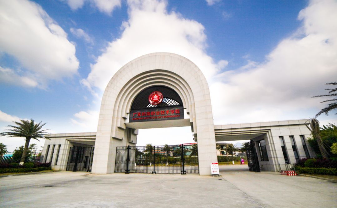 宀崡鑱岄櫌25鍛ㄥ勾鏍″簡,骞垮窞宀崡鑱岄櫌