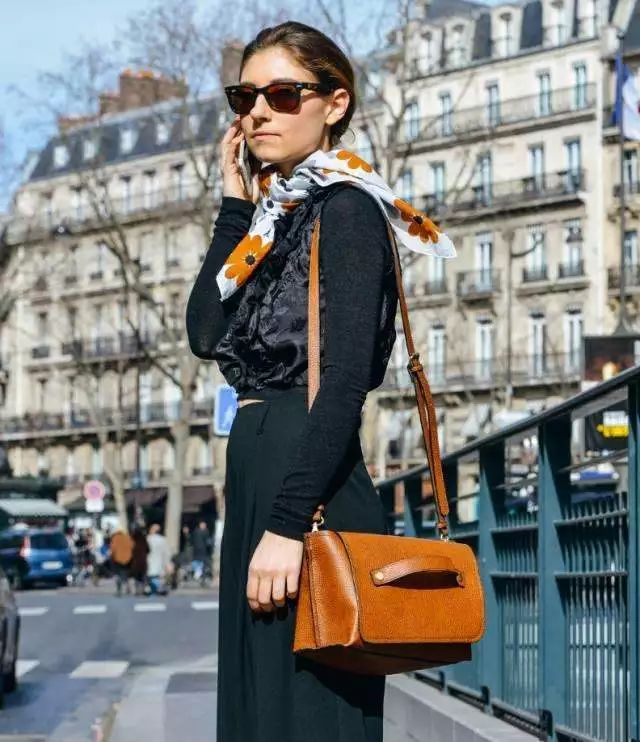 丝巾搭配50岁,丝巾10种搭配方法