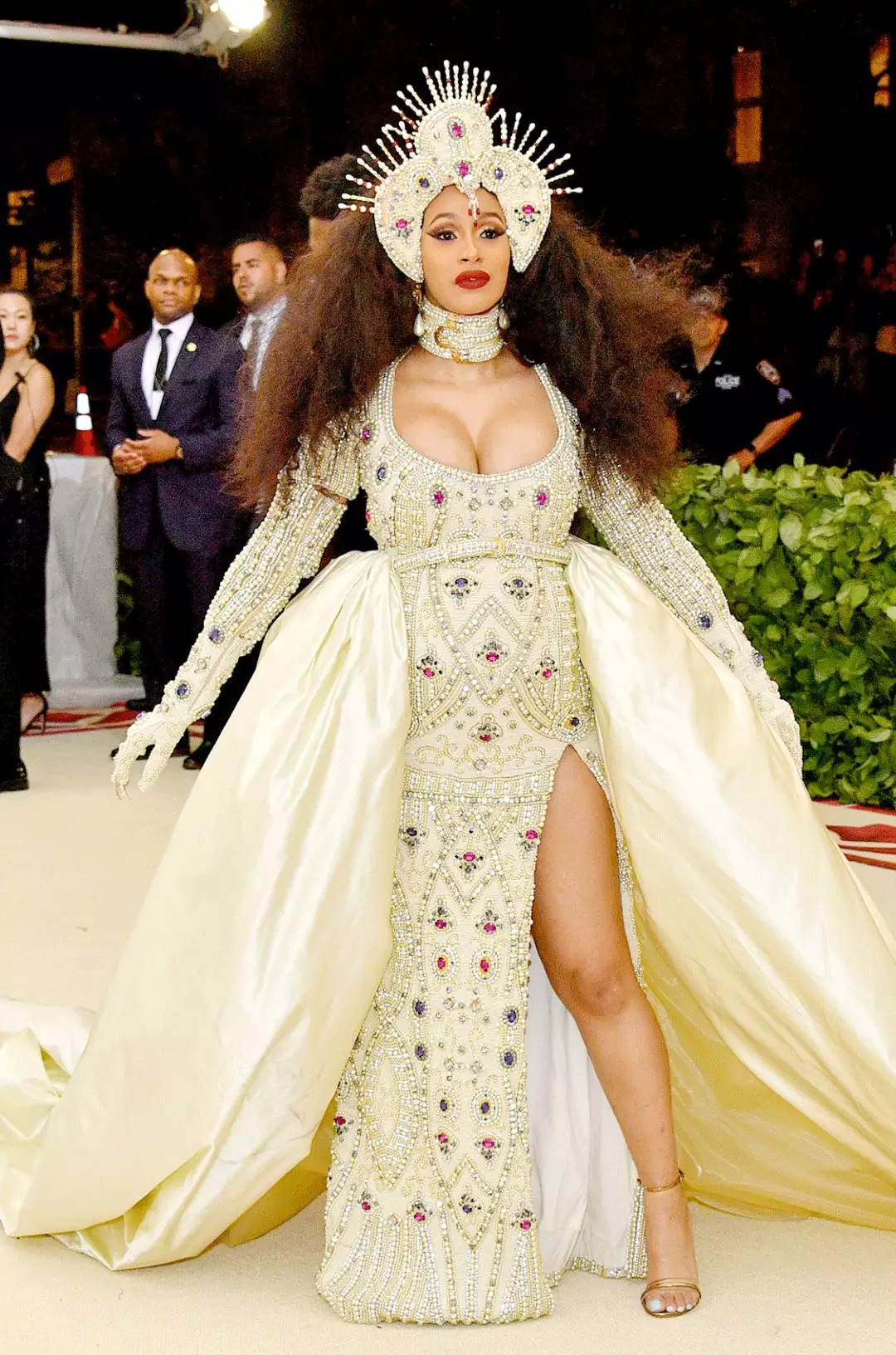 牛本山后继有人｜一个做过脱衣舞娘，唱得了Rap的小品演员CardiB