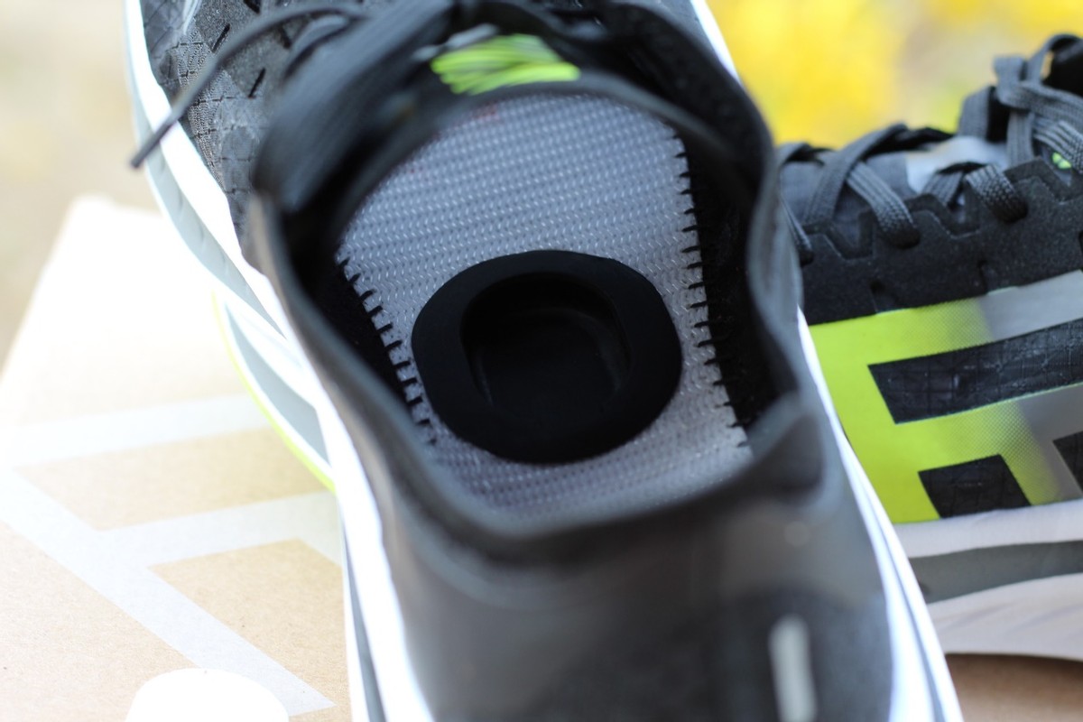 freetie轻跑鞋一代和二代,小米freetie云弹轻跑鞋