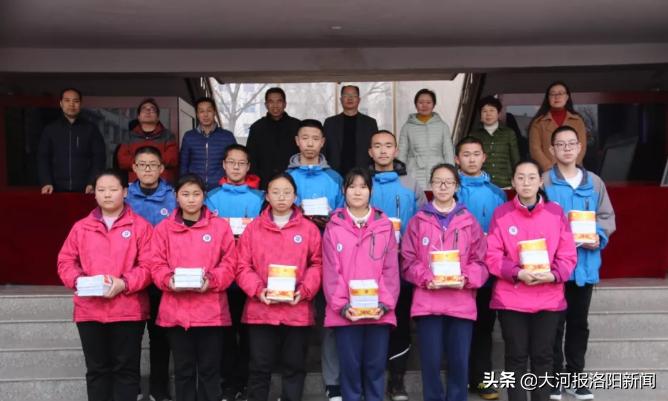 精彩追梦，扬帆起航---洛龙区龙城双语初中举行2018-2019学年第二学期开学典礼暨表彰大会