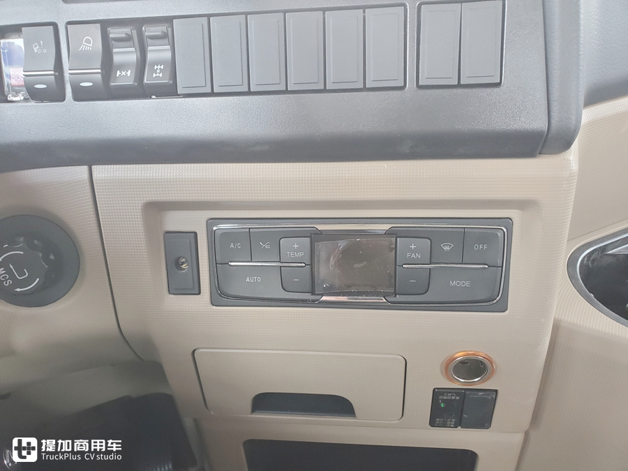 豪沃tx7最新版燃气车好吗,重汽豪沃tx7原车屏安装倒车影像