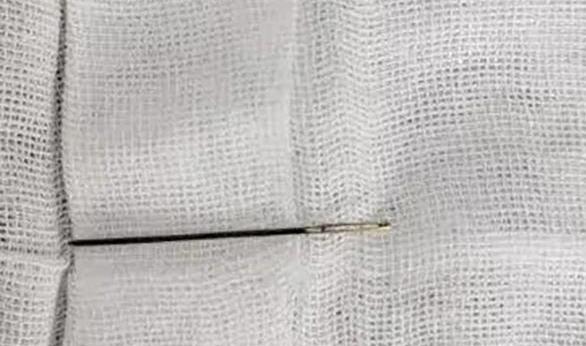 婴儿被插了针有什么表现,婴儿身体被扎缝衣针