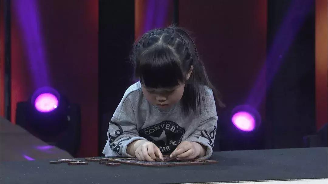 史上最嫩的“追风少年”：5岁就参加摩托车越野锦标赛，从此一发不可收拾！