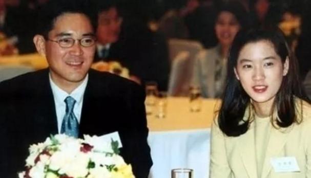 三星“太子妃”韩国顶级名媛，是怎么踹韩版王思聪的？婚离得值