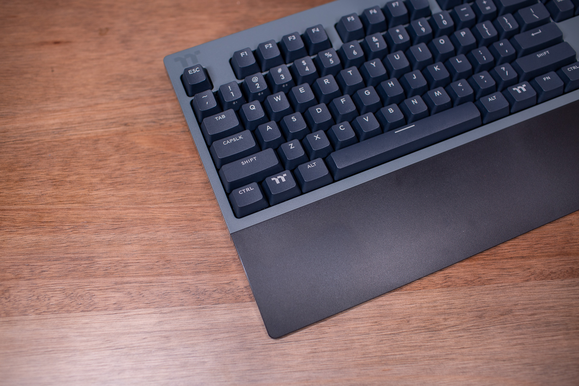 无线机械键盘带幻彩,无线机械键盘没有延迟吗