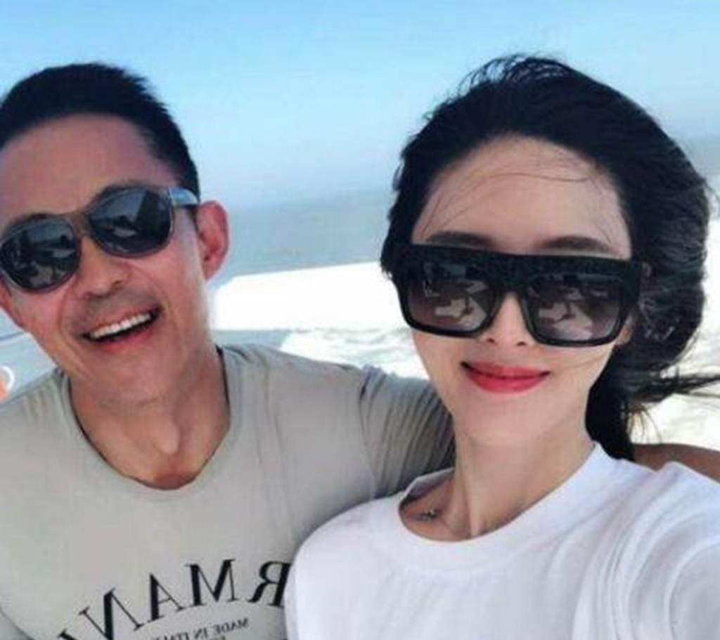 10位嫁给老大叔的女星,嫁给大爷的8位女星