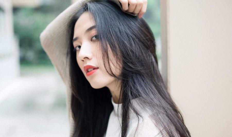 头发干枯毛躁洗头时扎什么好,头发干枯只用发膜洗头发可以吗