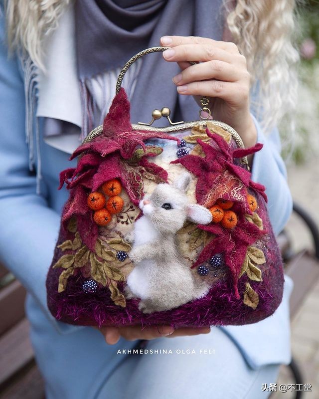 适合羊毛大衣的包包,羊毛毡包高颜值冬天背好看吗