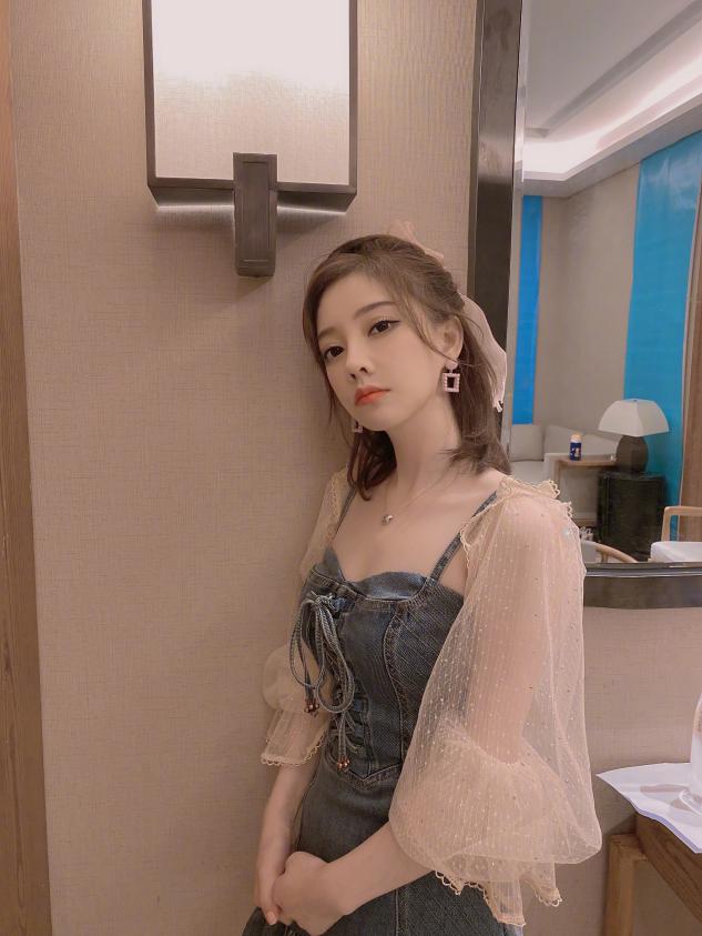 冯提莫吃东西,冯提莫户外直播吃小吃