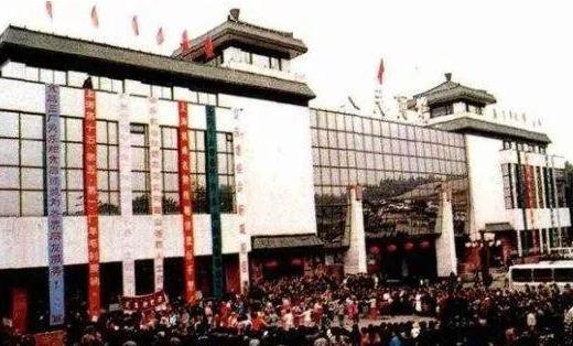 鞍山市老照片和新照片的对比 (鞍山老照片35年前宁静的鞍山)