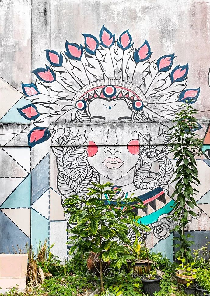 在泰国的“宝石之都”，珠宝街像菜市场，宝石摆地摊上出售