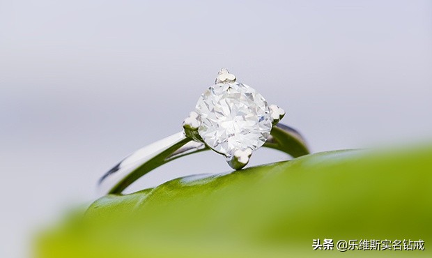 圣诞节订婚钻戒选择哪个品牌好,黄金婚戒的选购指南