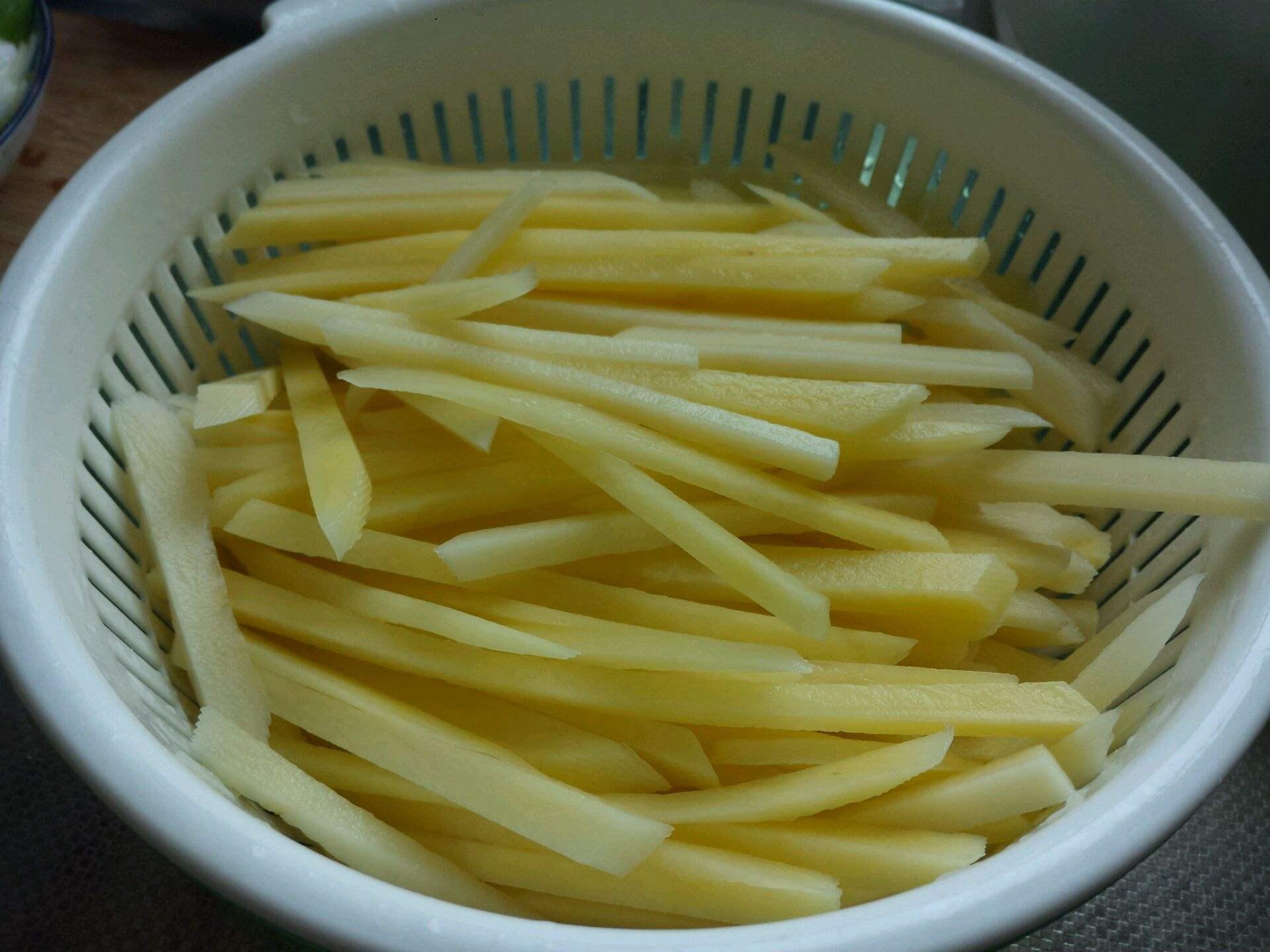 家庭薯条制作无需冷冻简单方法,教你在家做薯条成本不到3块钱