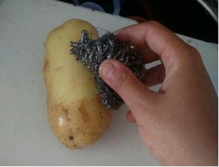 土豆去皮最快方法,土豆去皮最快最好方法