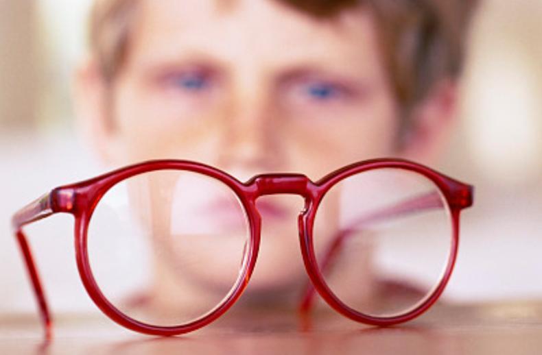 眼镜片花了不要怕，涂点这个清晰无比！