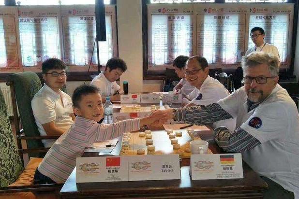 7岁神童展示心算绝学,盲棋神童最新视频