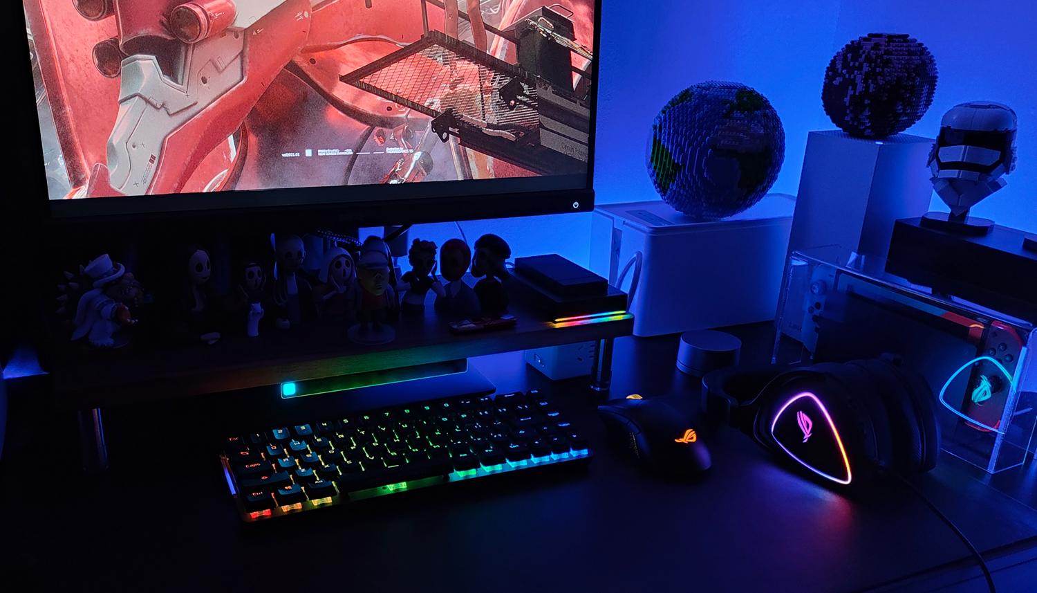 游戏宅的电脑桌面,游戏头戴式耳机rog棱镜s