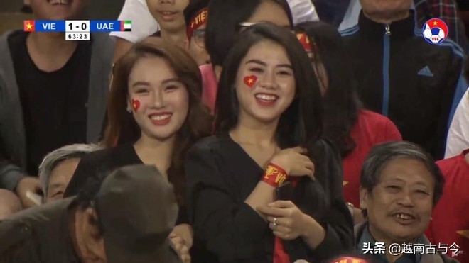 越南女球迷写真,国足1比3越南现场越南女球迷