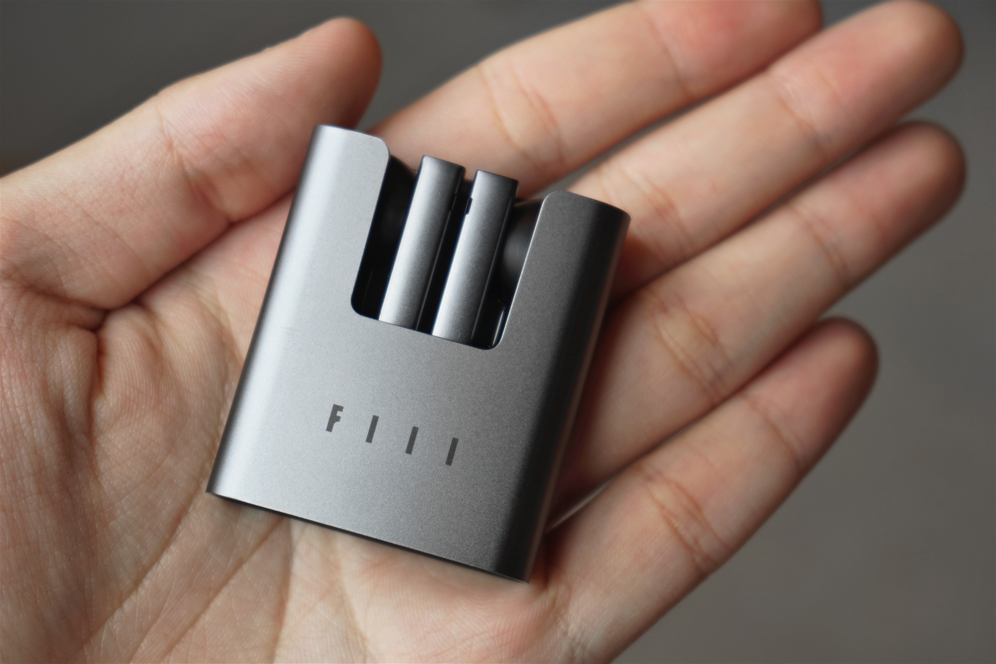 汪峰耳机fiil使用说明,汪峰耳机fiil能无线充电吗