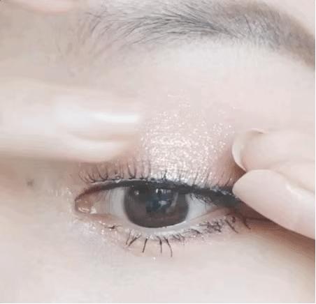 了这个大眼妆，出门被误认为是Lisa